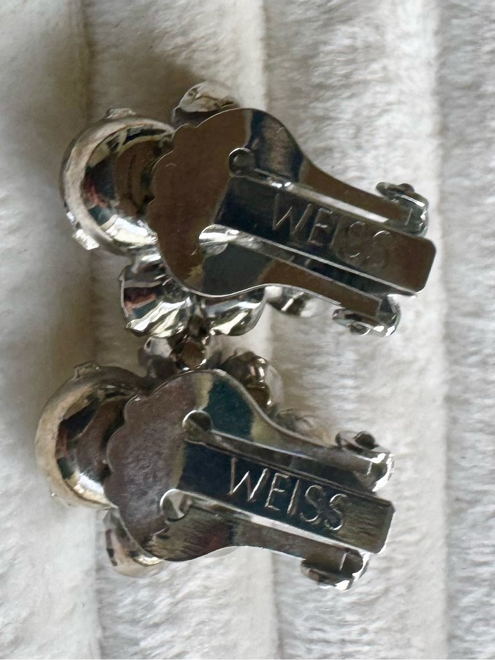 Weiss Rhinestone Clip On Earrings Clear Crystal Cluster Signed 1950s - Picture 3 of 4